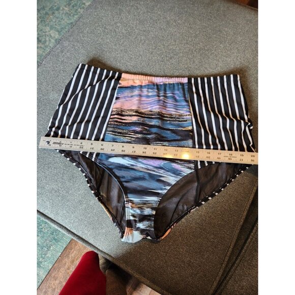 Torrid Bikini Bottom Plus Size 0 Striped Abstract Pattern Shoreline Marble - Picture 3 of 4